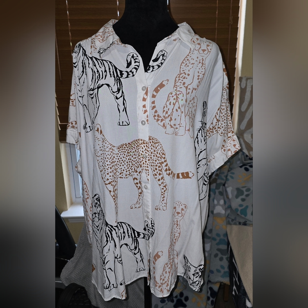 Womans Plus Short Sleeve Animal Print Shirt - Black, White, and    Brown (D)